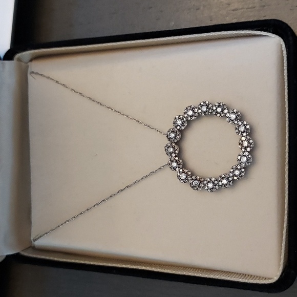 19" 3/4 CT 10K White Gold Diamond Circle Necklace - Picture 2 of 2